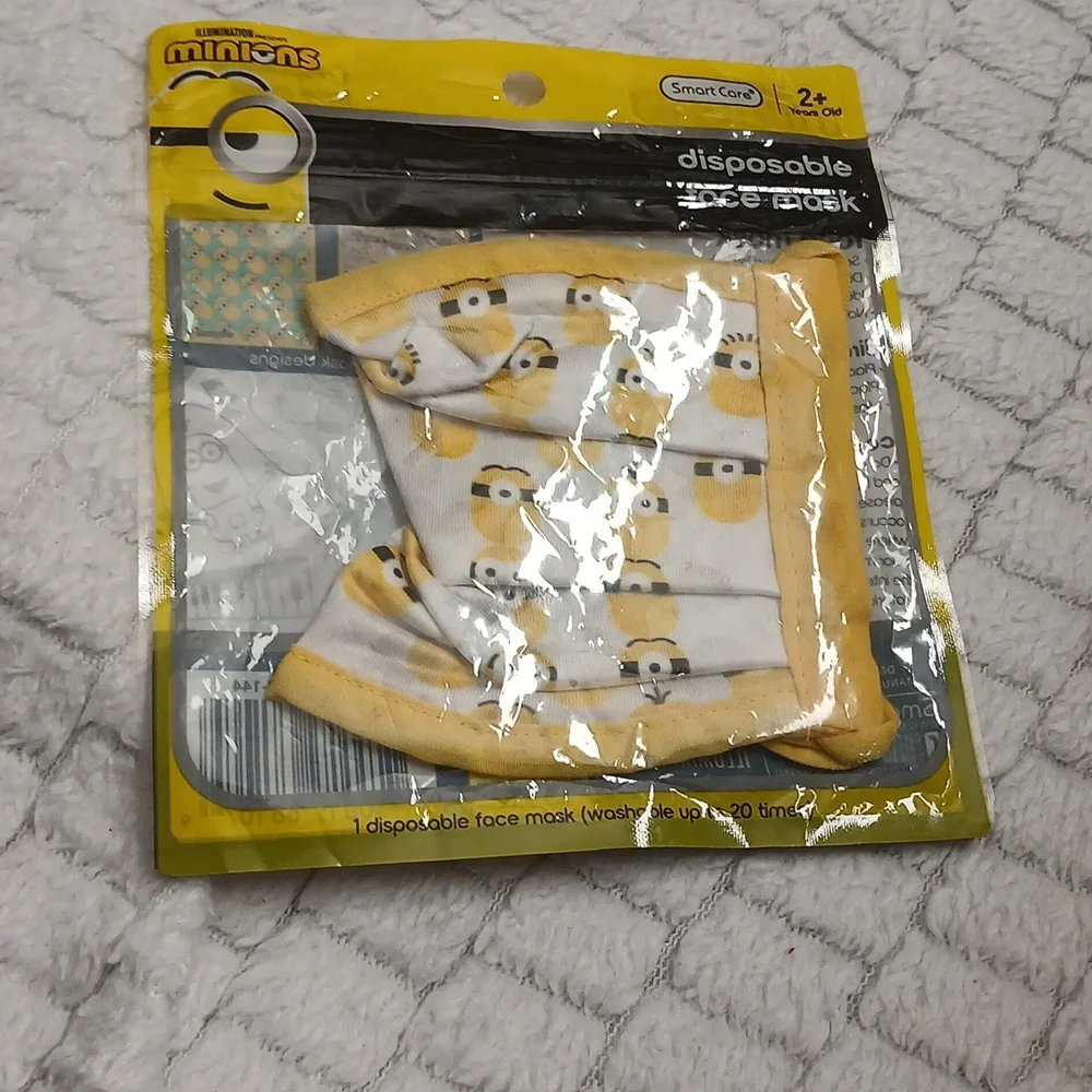 Minions disposable Youth unisex age 2 and up mask NWT